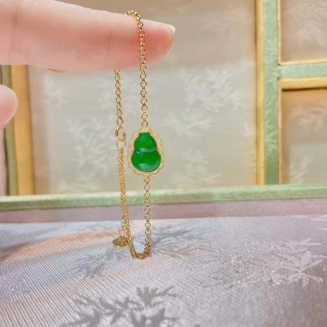 翡翠绿葫芦手链18 K厚金镶嵌（询价）